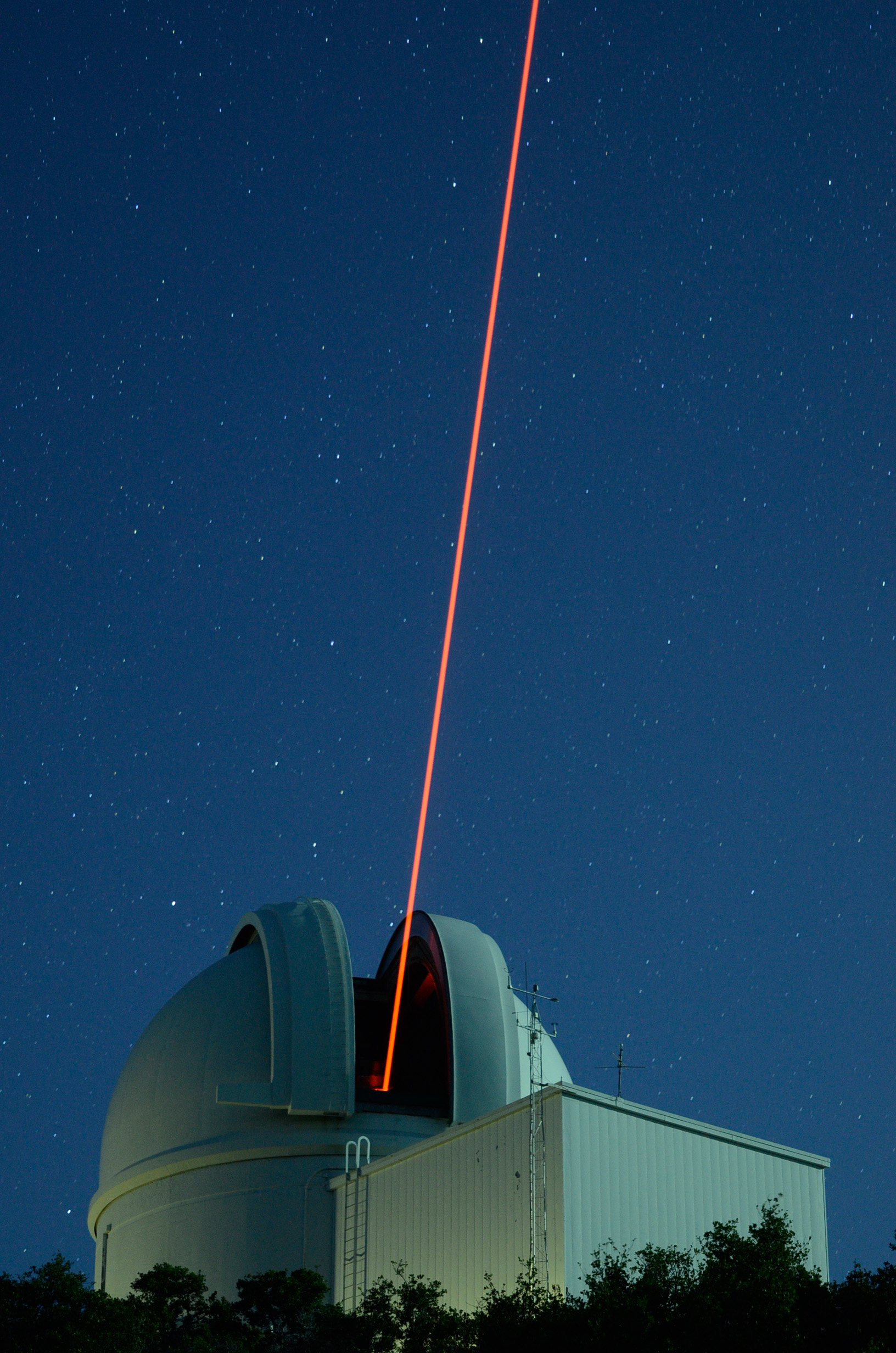 The ultraviolet Robo-AO laser at the California Institute of Technology's Palomar Observatory. (photo courtesy of Robo-AO collaboration)