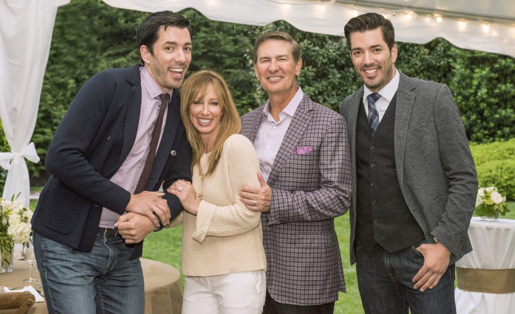 Lowe and wife, Julia, with Jonathan and Drew Scott, hosts of “Property Brothers,” at an auction to benefit the American Heart Association. (photo courtesy of Scripps Network)