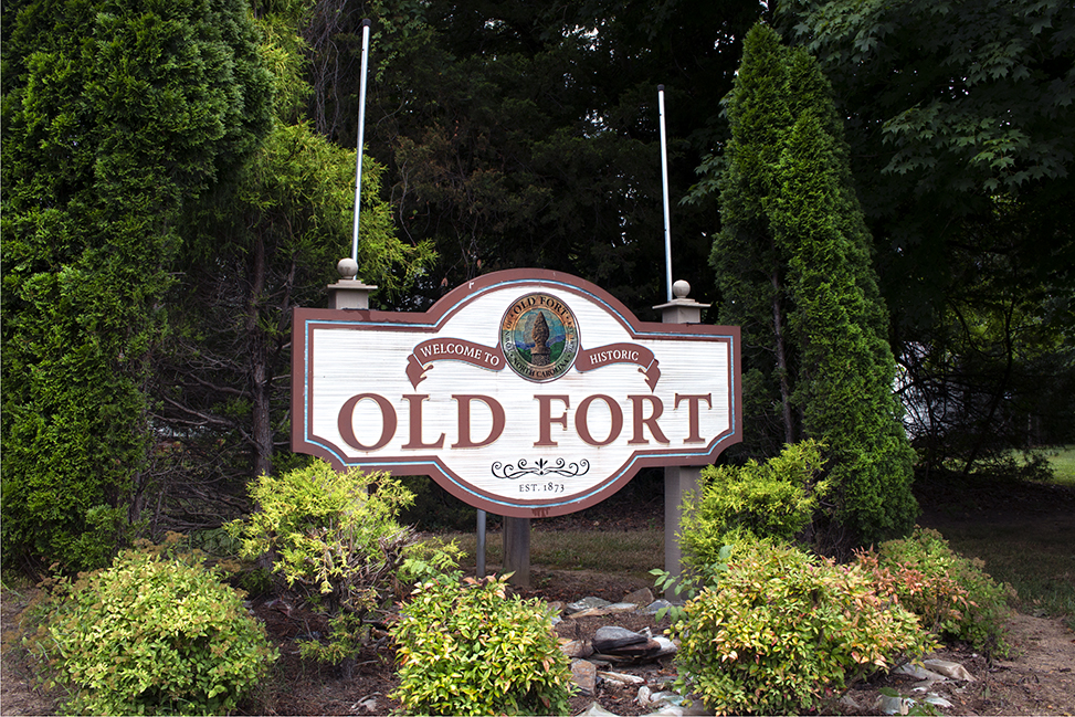 A town sign welcomes visitors to Old Fort.